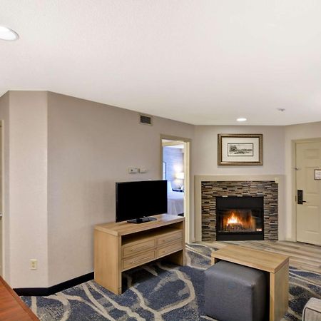 Homewood Suites By Hilton Windsor Locks Hartford Exterior photo