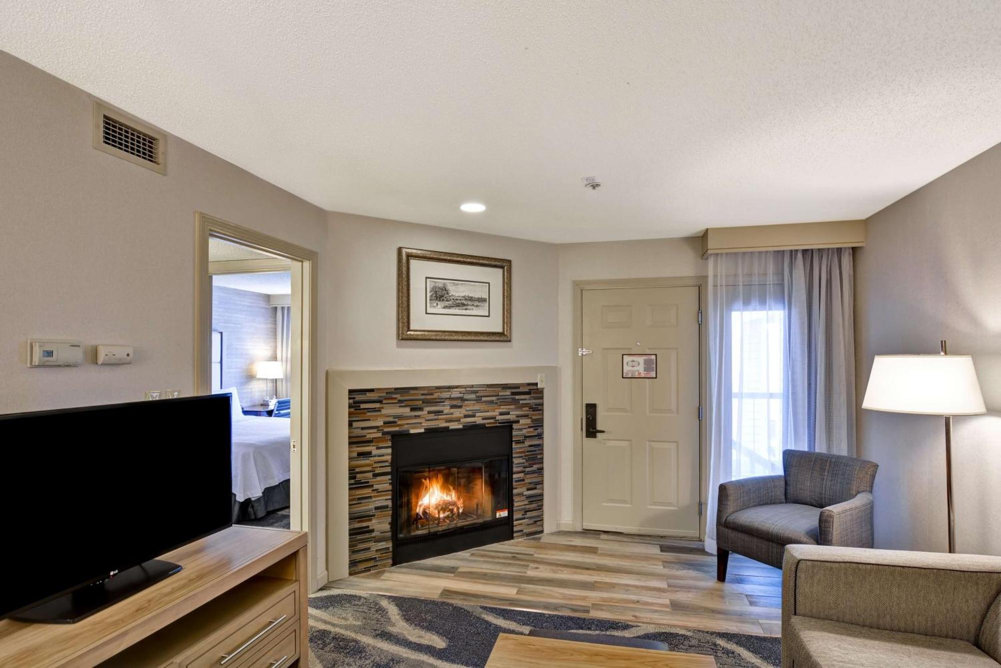 Homewood Suites By Hilton Windsor Locks Hartford Exterior photo