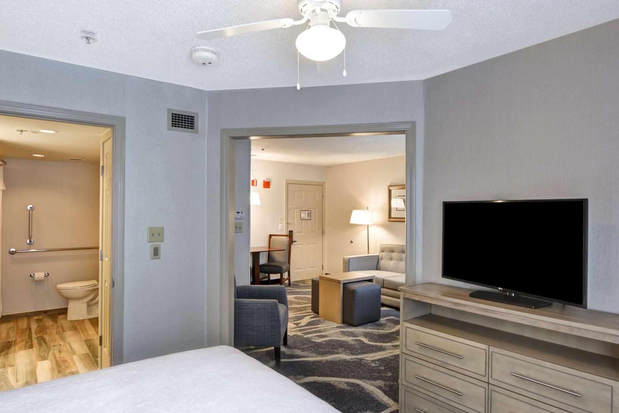 Homewood Suites By Hilton Windsor Locks Hartford Exterior photo