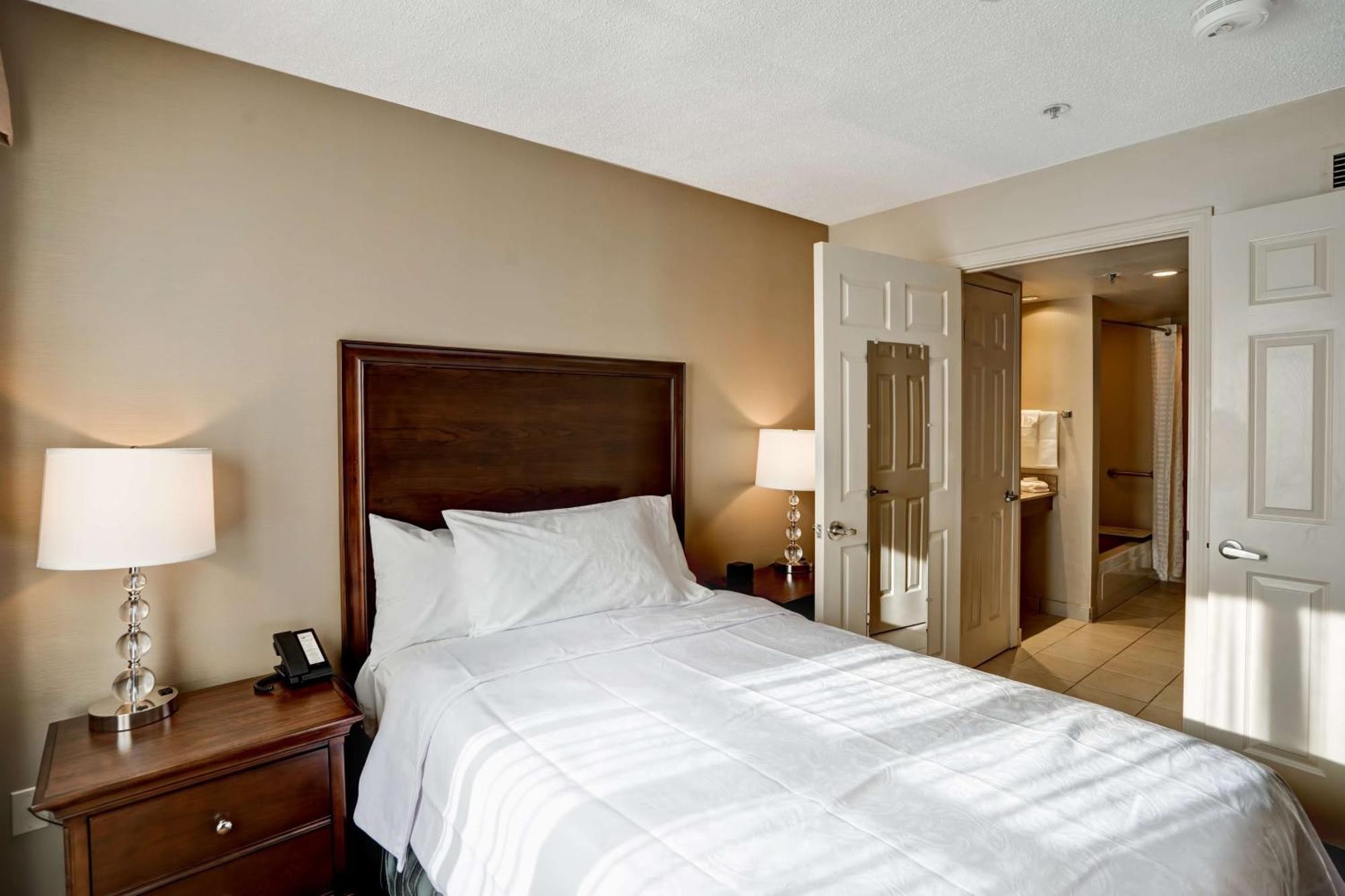 Homewood Suites By Hilton Windsor Locks Hartford Exterior photo