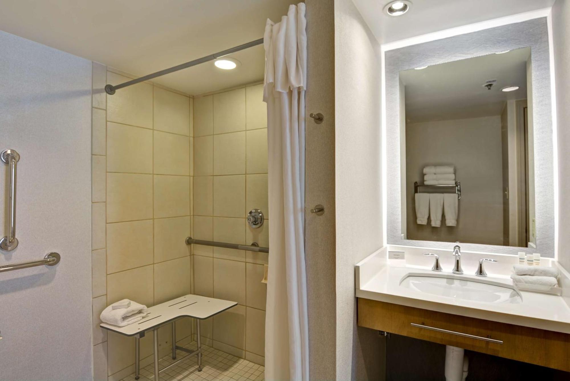 Homewood Suites By Hilton Windsor Locks Hartford Exterior photo