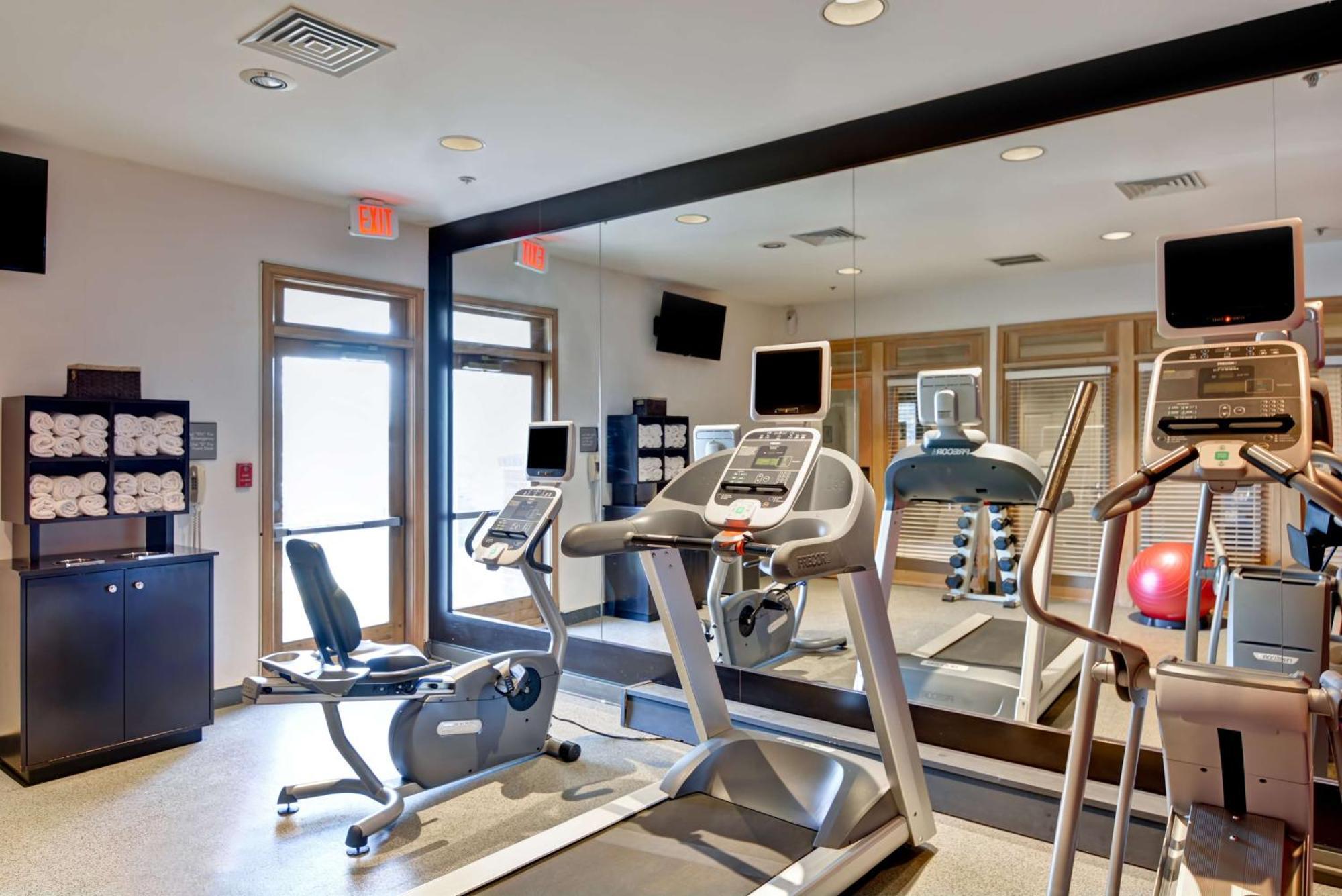 Homewood Suites By Hilton Windsor Locks Hartford Exterior photo