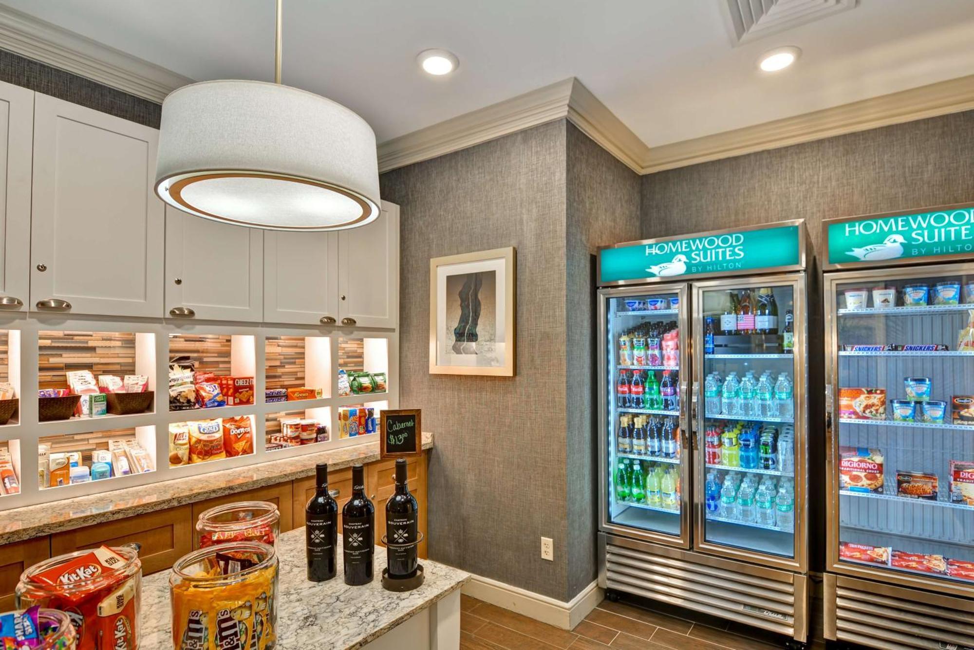 Homewood Suites By Hilton Windsor Locks Hartford Exterior photo
