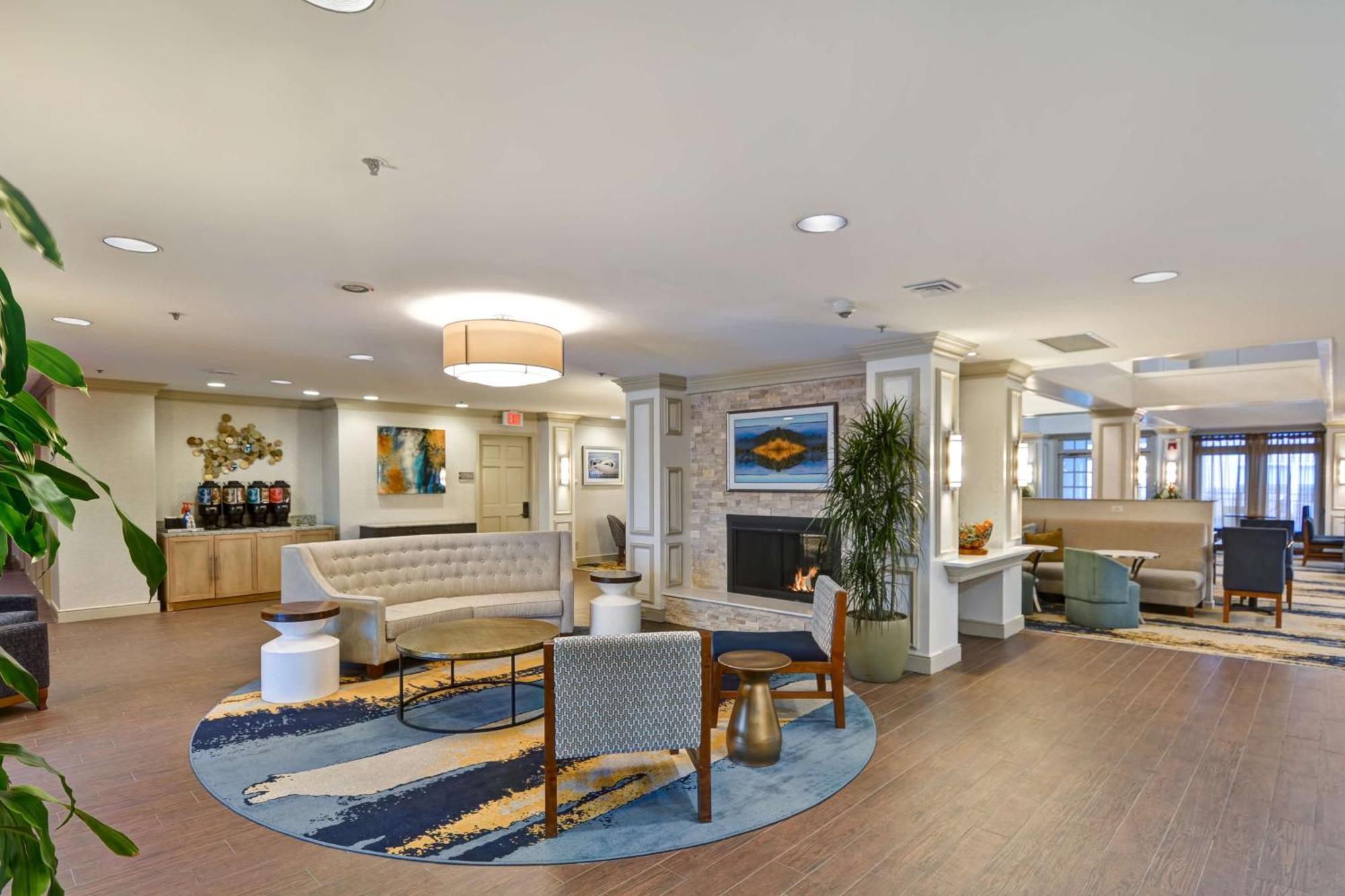 Homewood Suites By Hilton Windsor Locks Hartford Exterior photo