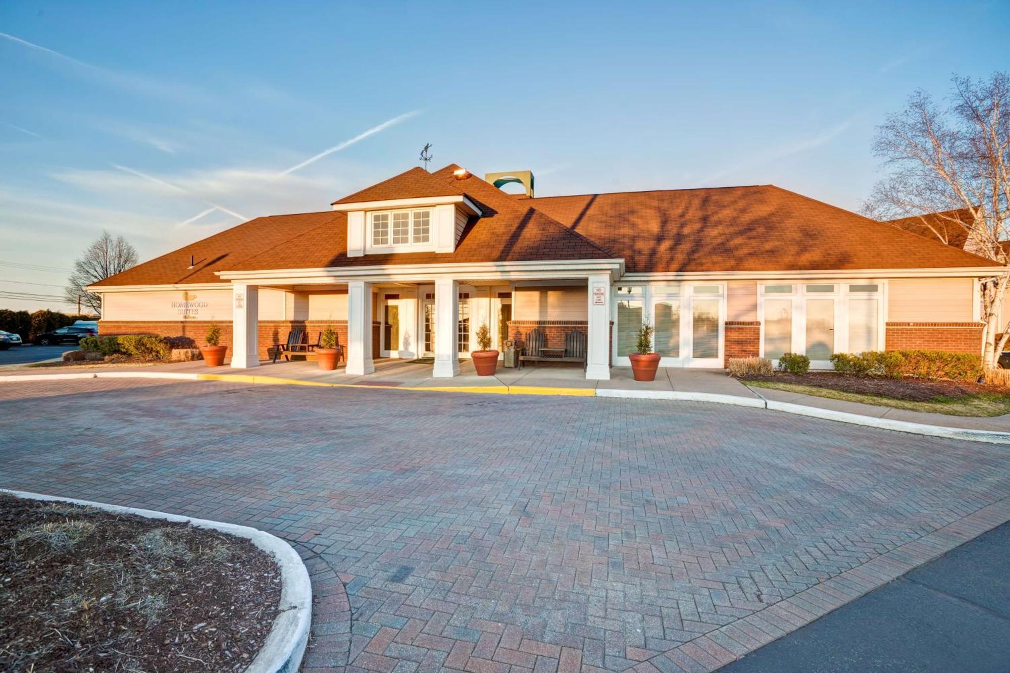 Homewood Suites By Hilton Windsor Locks Hartford Exterior photo