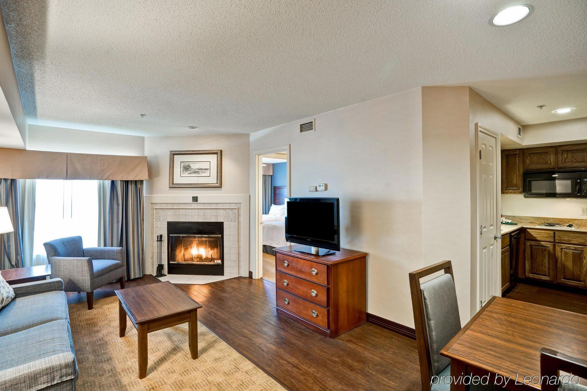 Homewood Suites By Hilton Windsor Locks Hartford Exterior photo