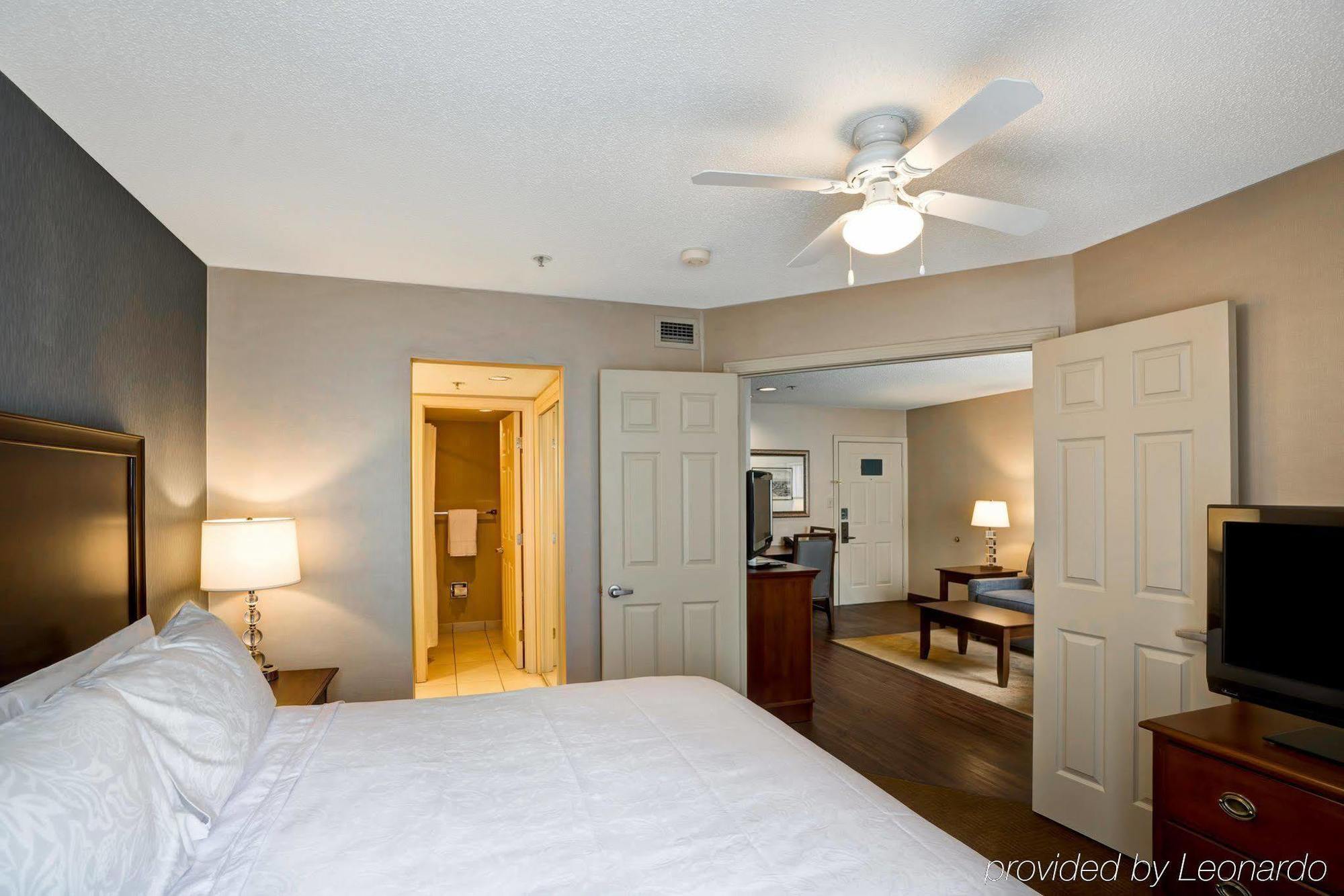 Homewood Suites By Hilton Windsor Locks Hartford Exterior photo