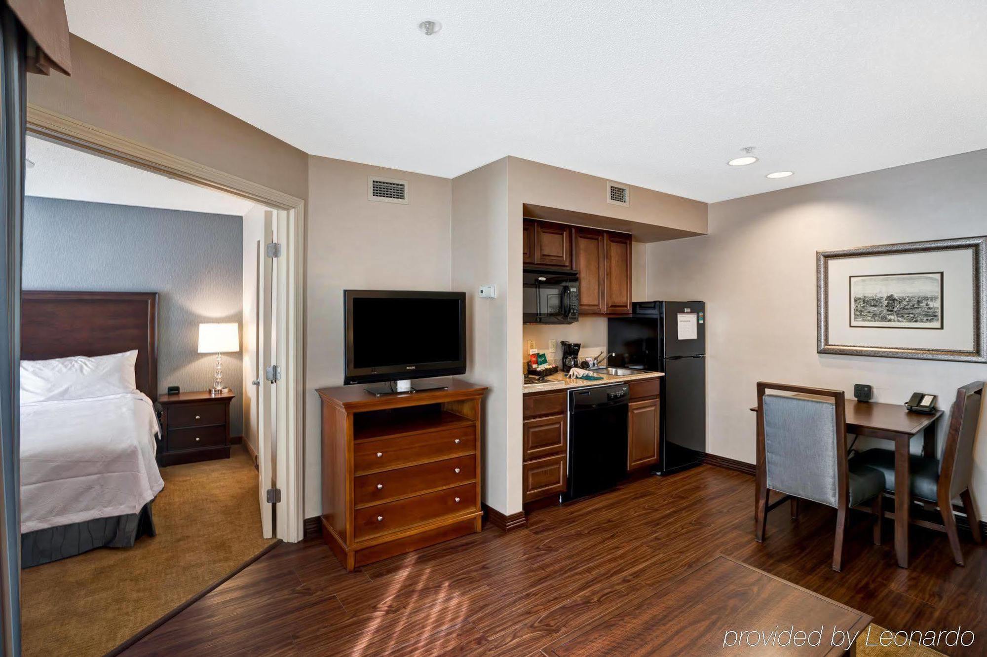 Homewood Suites By Hilton Windsor Locks Hartford Exterior photo
