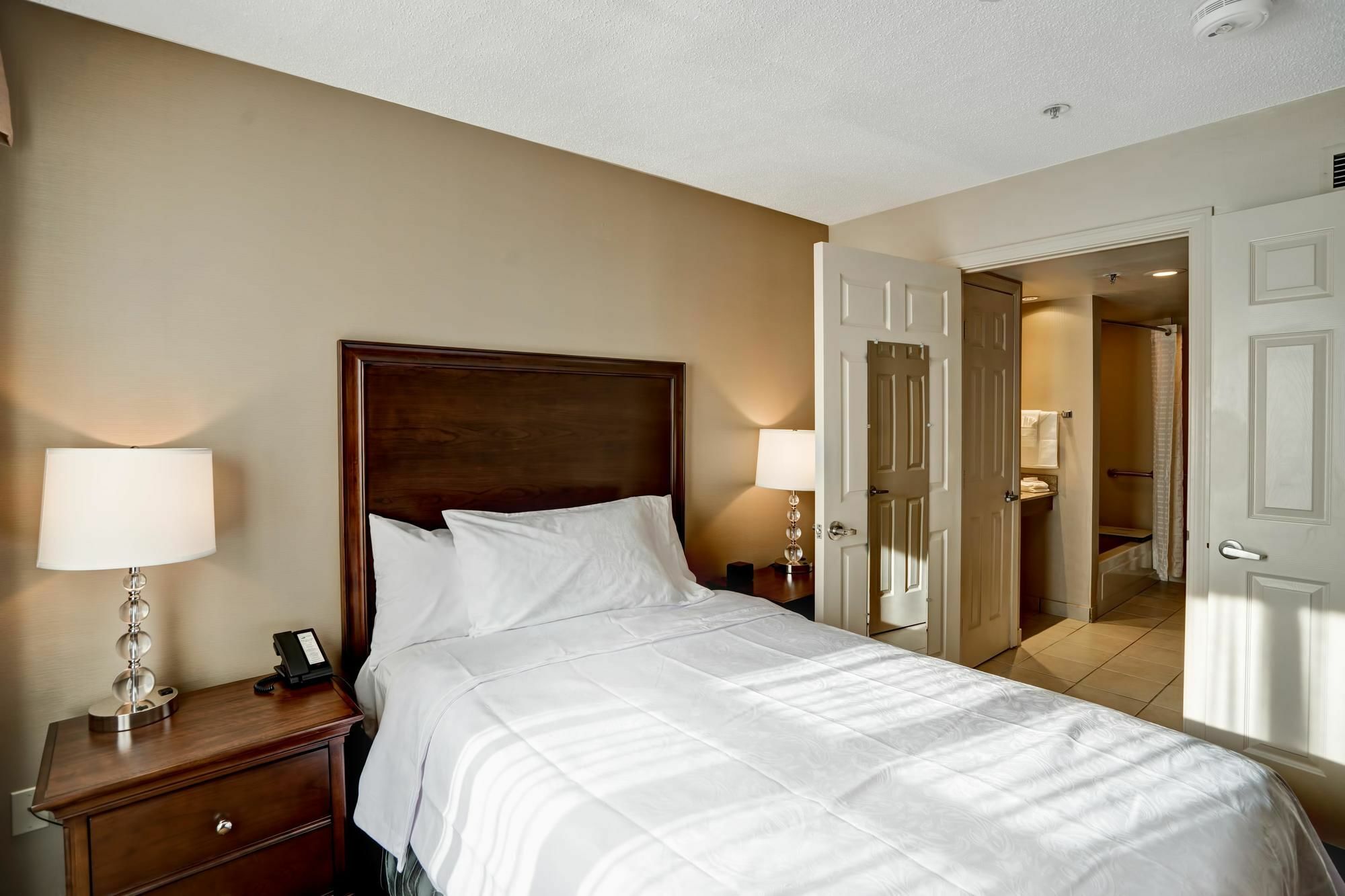 Homewood Suites By Hilton Windsor Locks Hartford Exterior photo