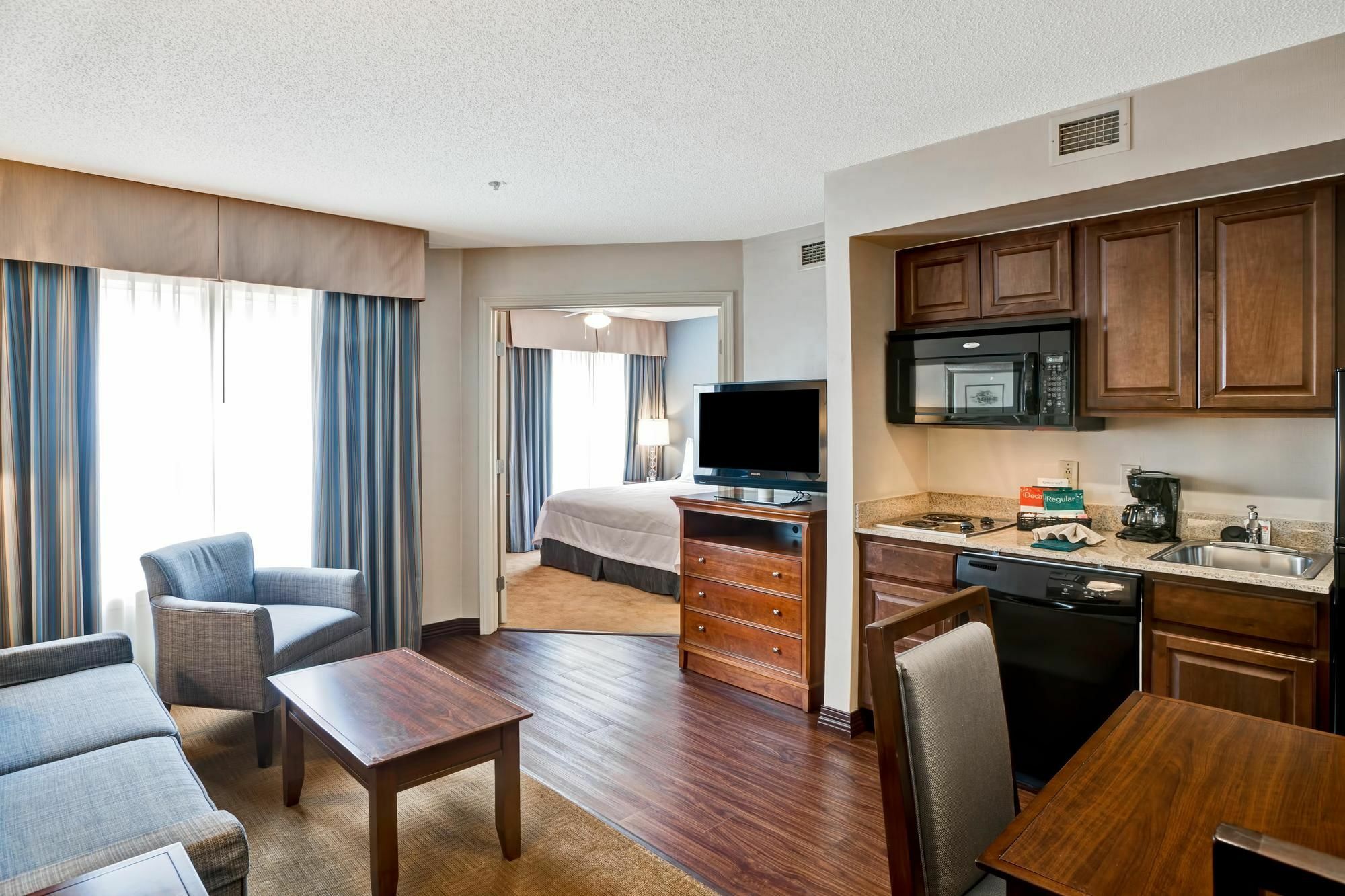 Homewood Suites By Hilton Windsor Locks Hartford Exterior photo