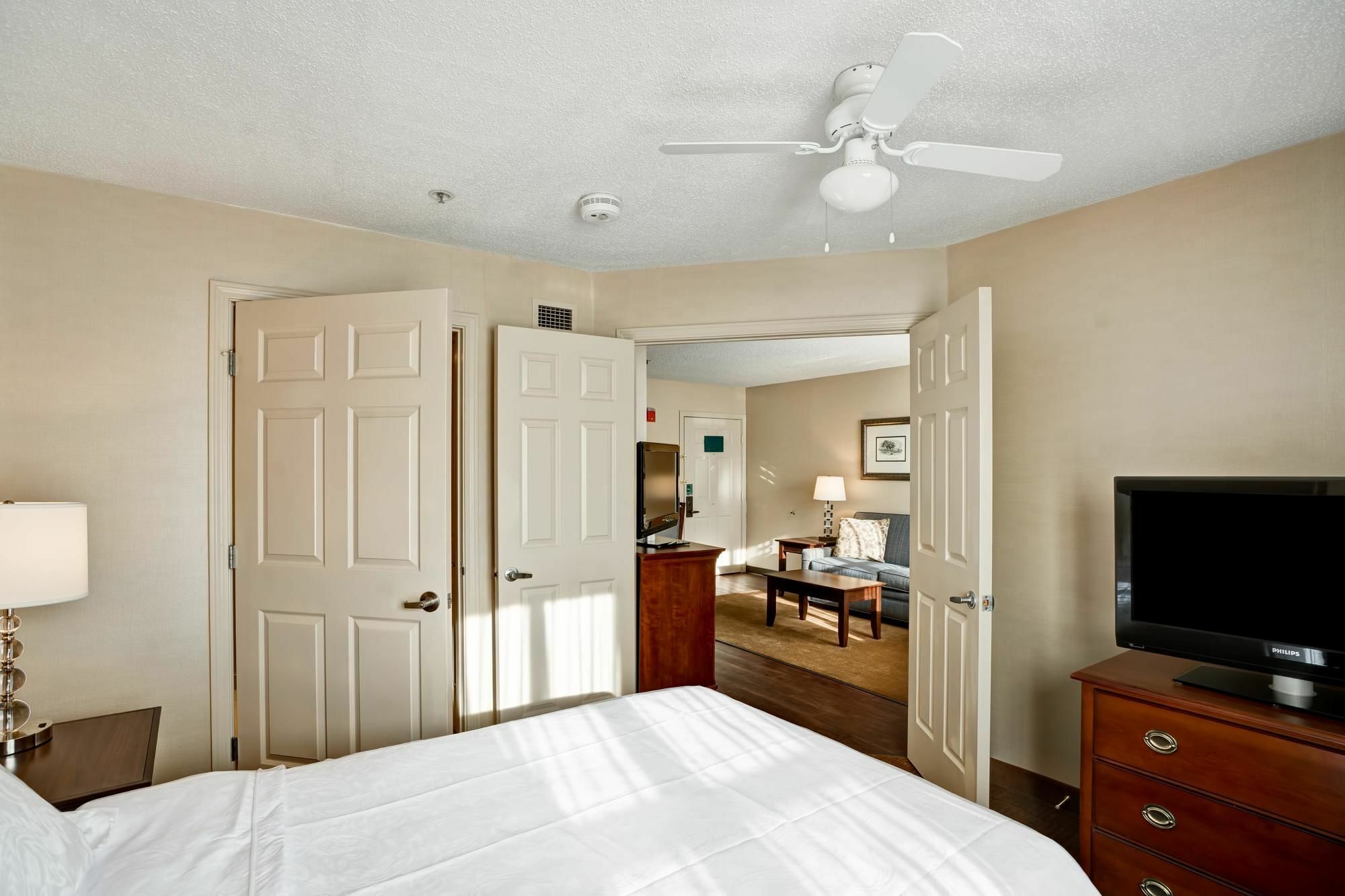 Homewood Suites By Hilton Windsor Locks Hartford Exterior photo