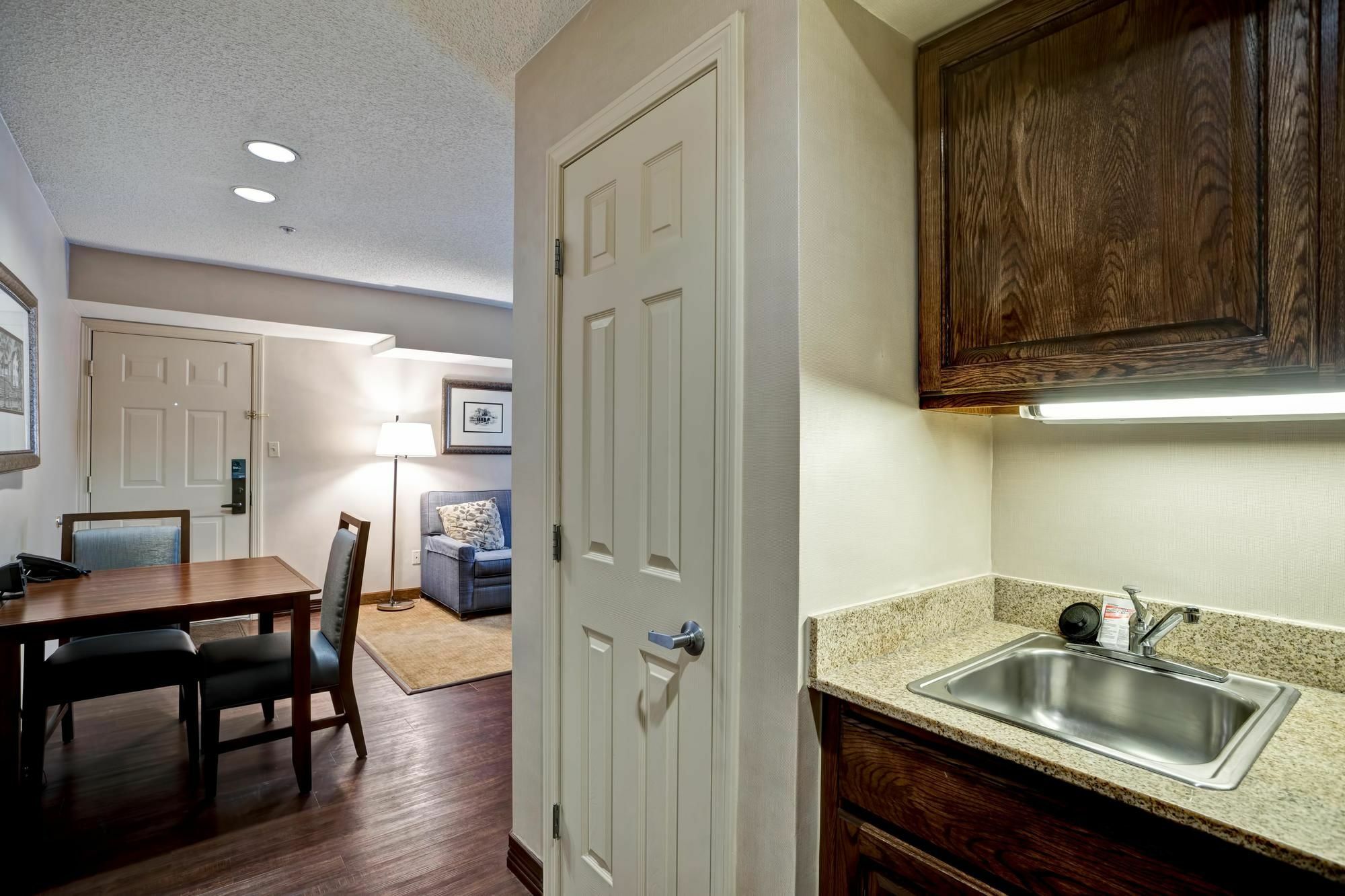 Homewood Suites By Hilton Windsor Locks Hartford Exterior photo